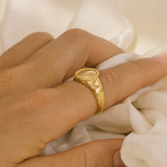 Classic Bowie Signet Ring - Gold