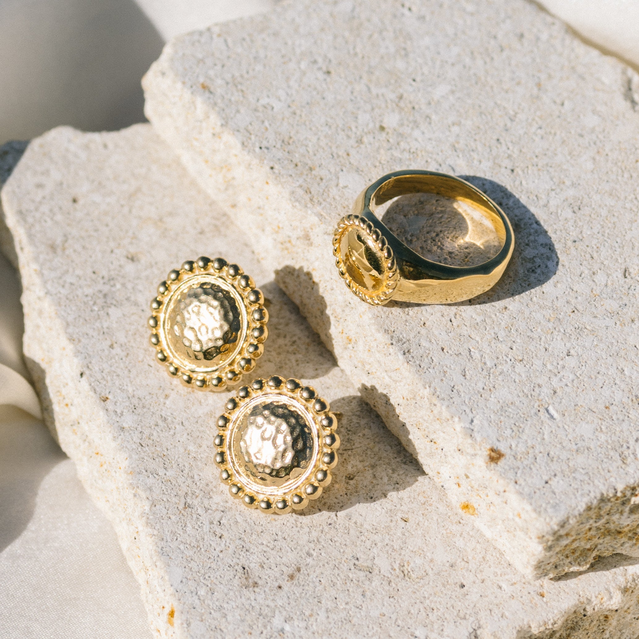 Classic Bowie Signet Ring - Gold