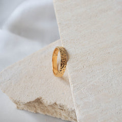 MOMA Hammered Ring 4mm - Gold
