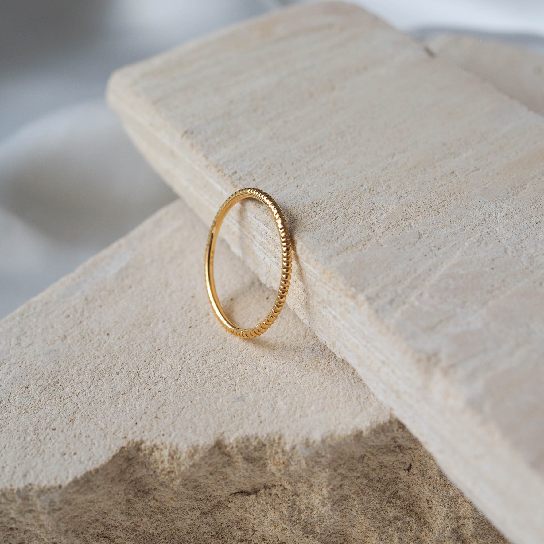 The MET Stripe Band - Gold