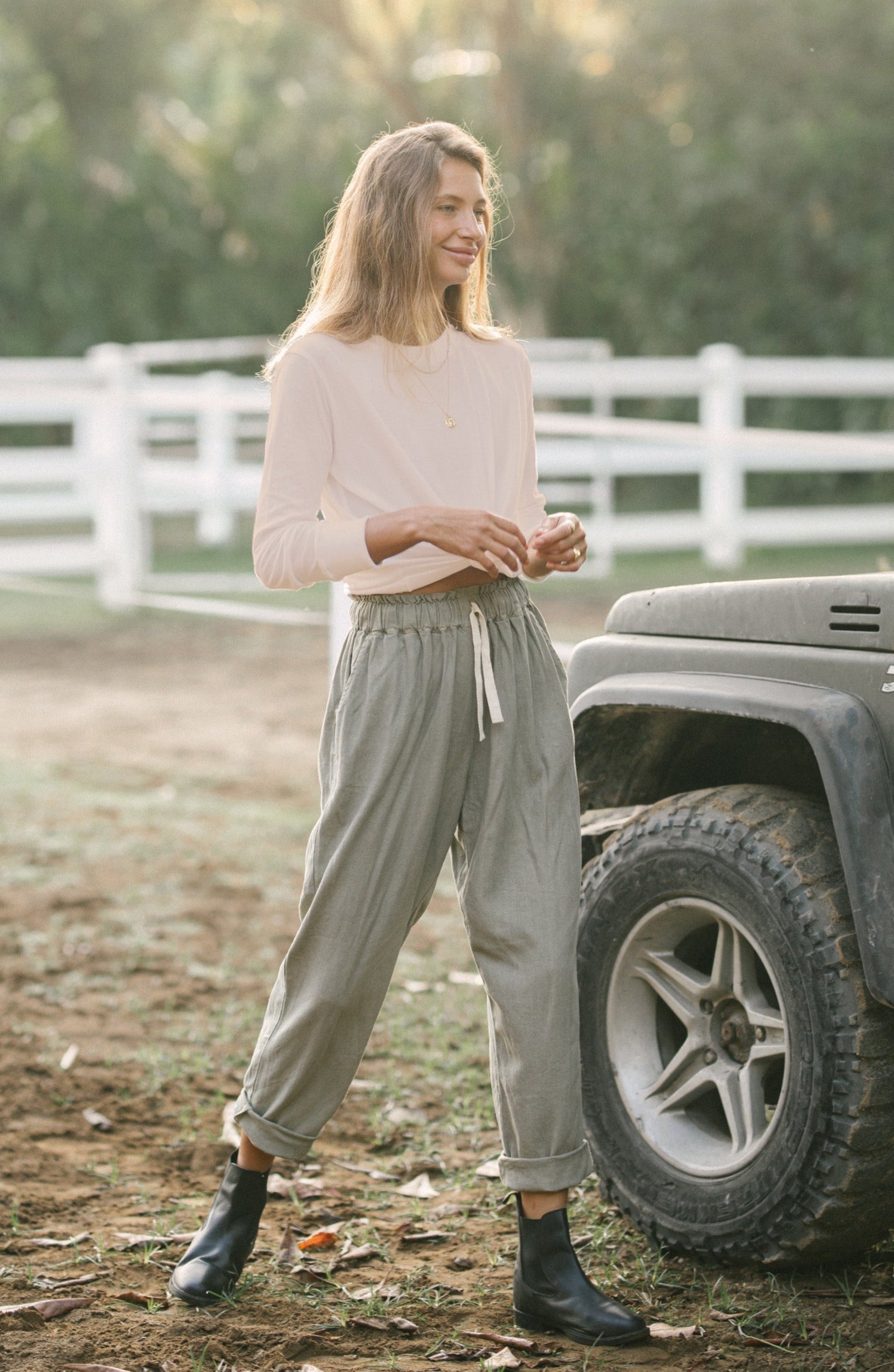 ORGANIC COTTON TOMMY TOP - Macadamia **Plant Dyed**