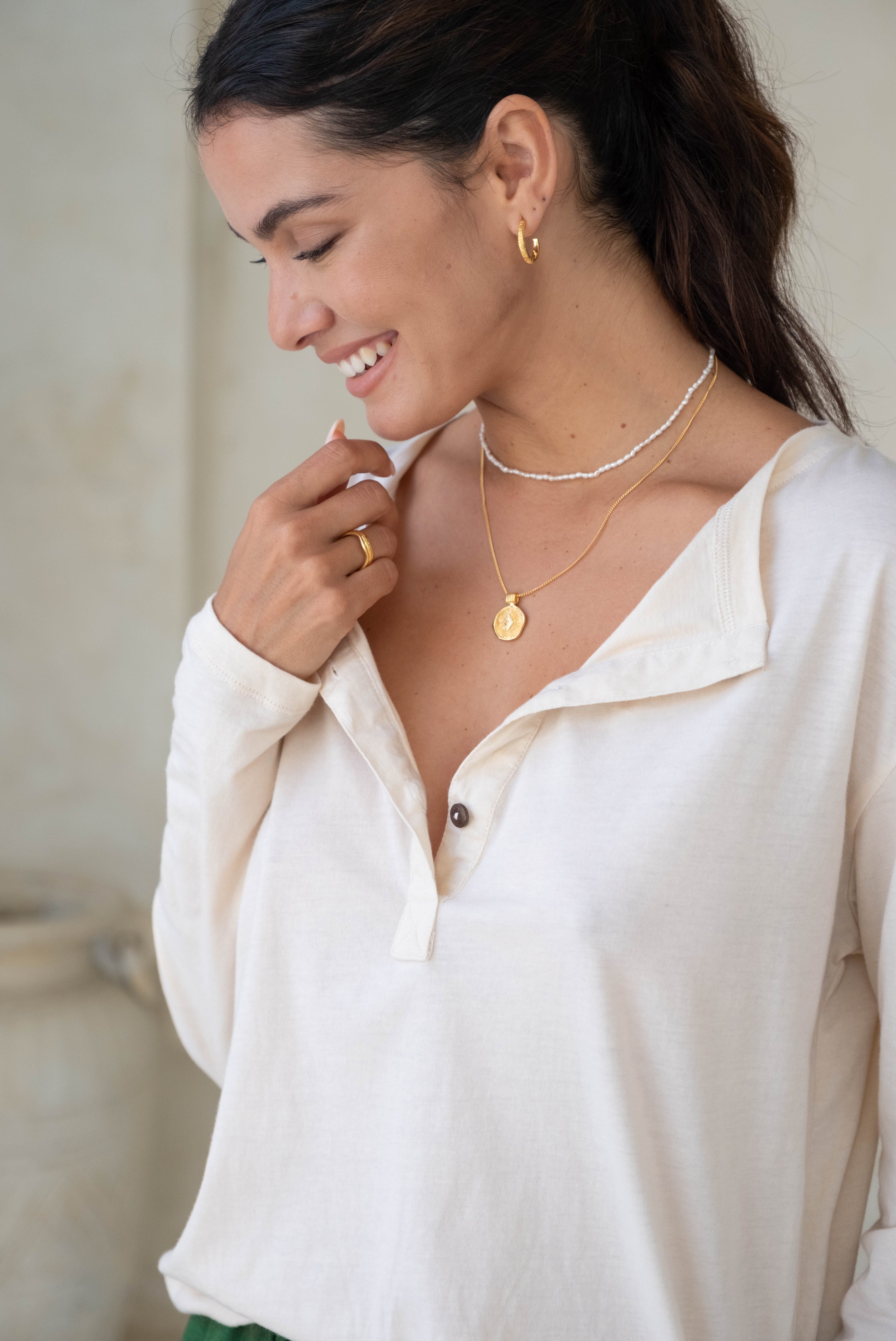 ORGANIC COTTON HARVEY HENLEY - Macadamia