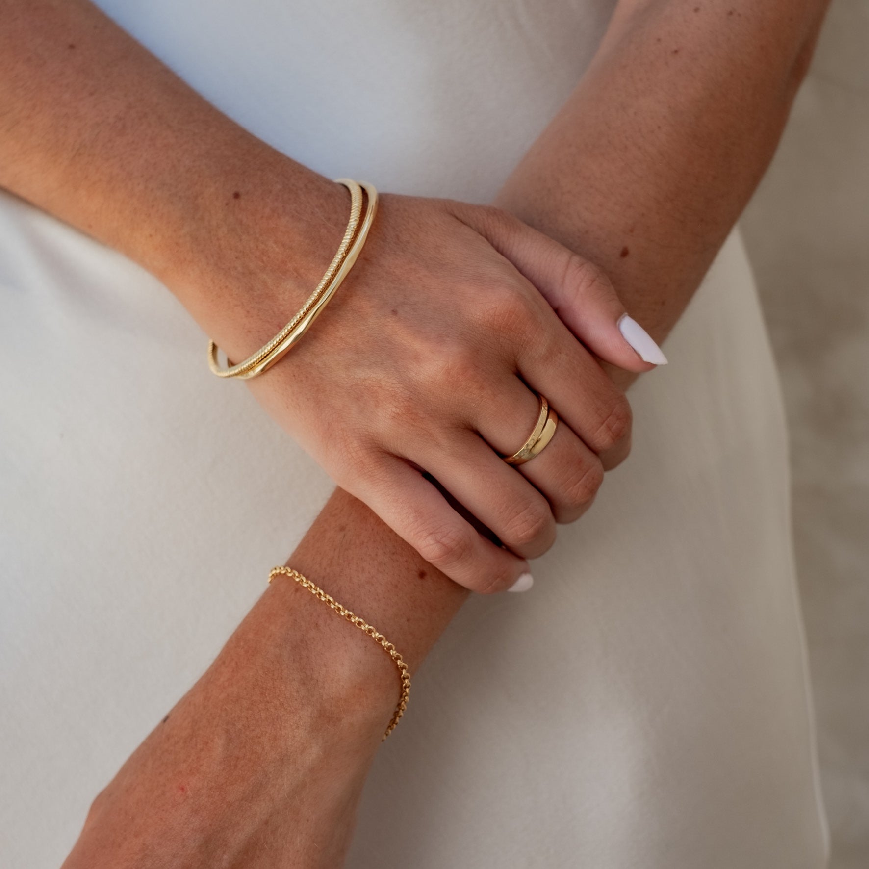 MOMA Hammered Ring 2mm - Gold